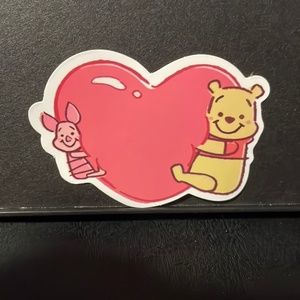 PIGLET AND POOH HEART STICKER